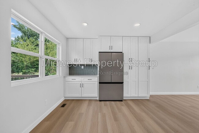 Photo - 13 S Perry Cir