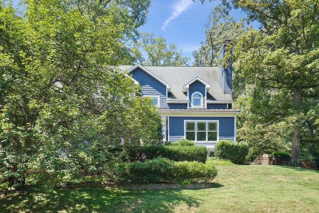 1530 Forest Villa Ln