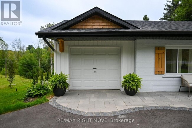 Photo - 4287 Huronia Rd