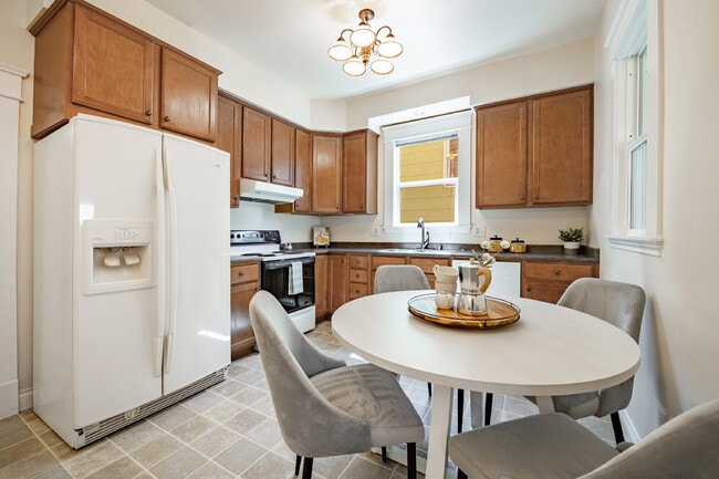 Photo - Charming, Spacious 5-Bedroom Home in York ...