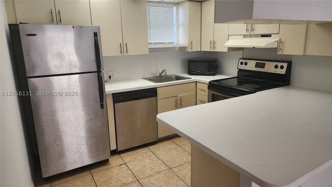 Building Photo - 8290 Lake Dr Unit 405