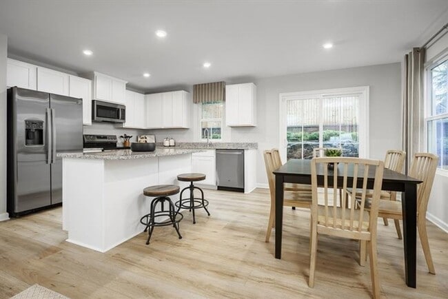 Photo - 3215 Edgemead Cir NW