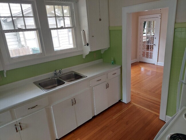 Photo - 2135 Burlington Ave N