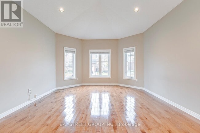 Photo - 5218 Garland Crescent