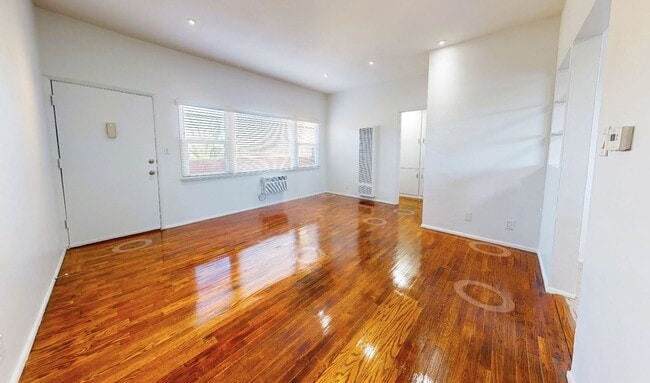 Photo - 1957 Frank St / 2519 Virginia Ave