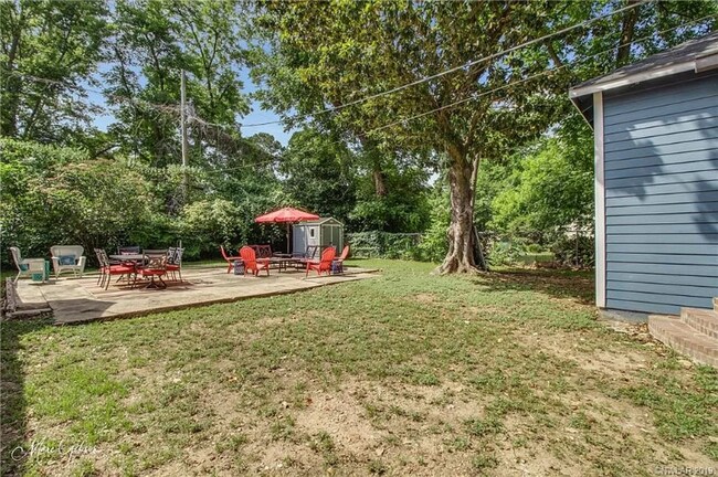 Photo - 3420 Coldwell St