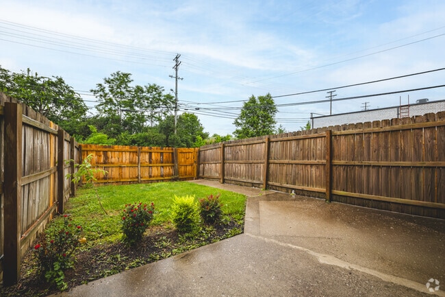 2BR, 2BA - 1,100SF - Backyard