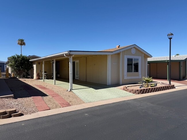5735 E McDowell Rd