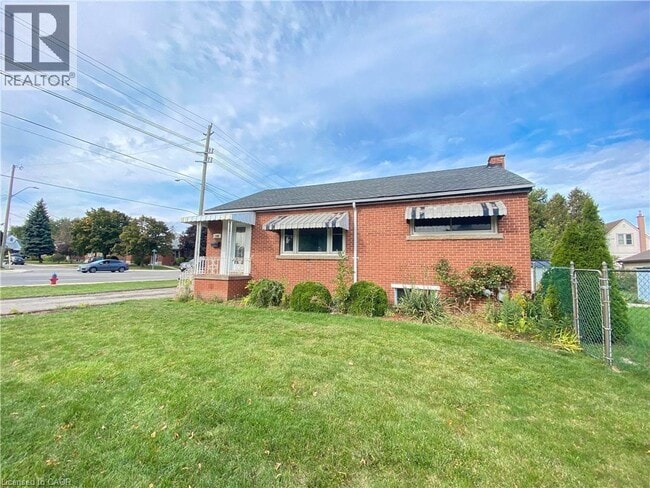 Photo - 290 E 36th St