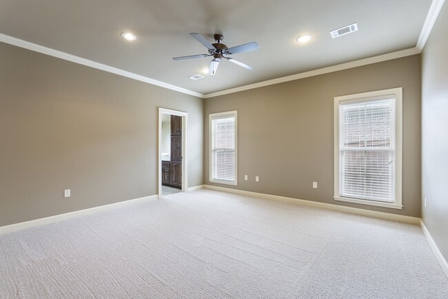 Photo - 1300 Edge Valley Dr N