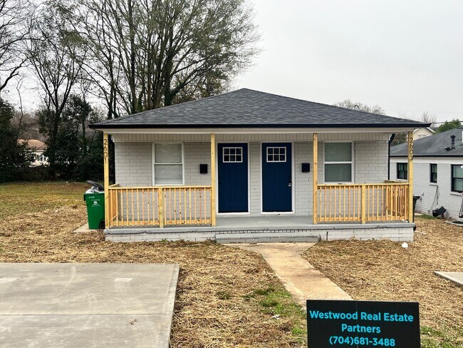 Photo - 2601 Dundeen St