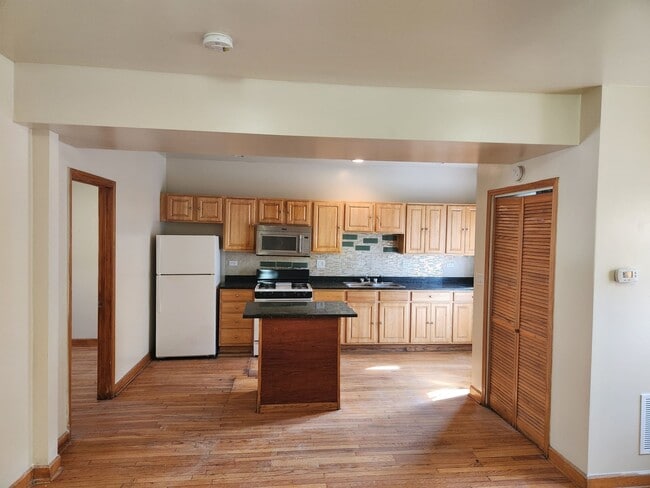 Photo - 1430 S Kenneth Ave