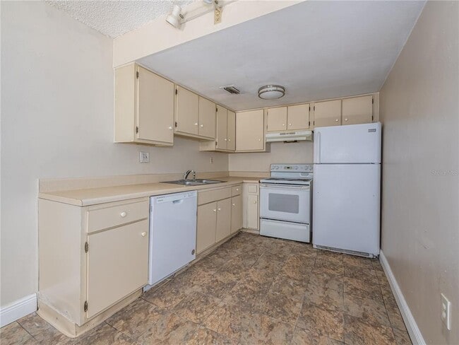 Photo - 5221 Bayshore Blvd Unit 30
