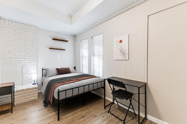 Photo - 7614 Swiss Way