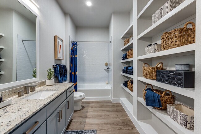 Lenox Oaks
