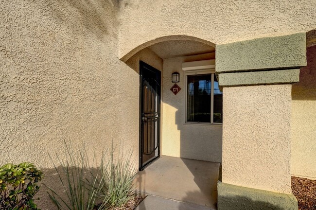Photo - Well-maintained single-story condo