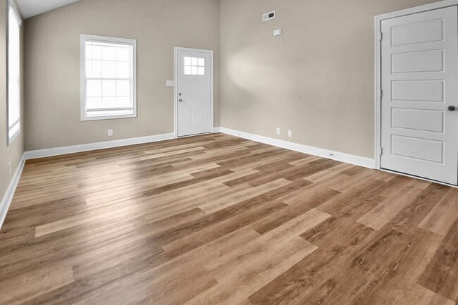 Photo - Pet Friendly Three Bedroom!