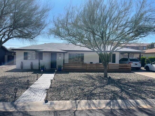 Front - 911 E San Juan Ave