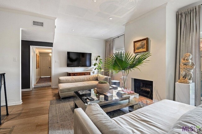 Building Photo - 7640 Lasalle Ave Unit 203