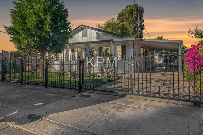 Building Photo - 608 S Golden Gate Ave