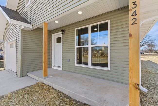 Photo - 1342 E Blaine St