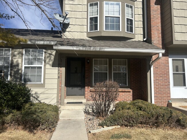 Building Photo - "Charming 2-Bed Condo Retreat with 2.5 Baths in Littleton - 1000 Sq Ft of Comfort!"

Available Now! Unit B