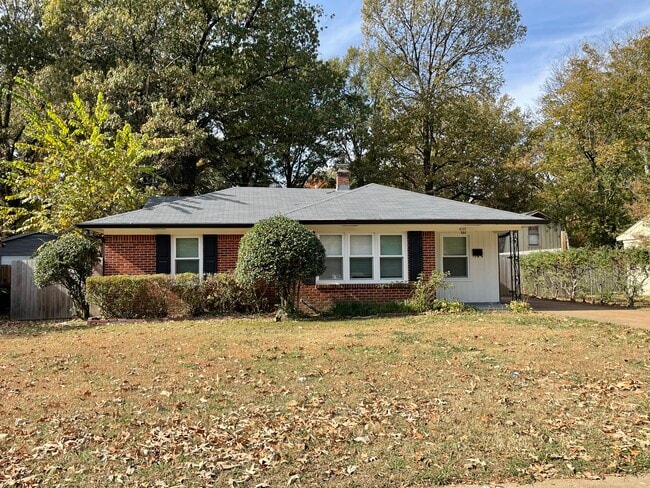 Photo - 1653 Colonial Rd