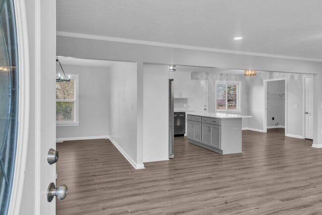 Photo - 337 Hickory Dr