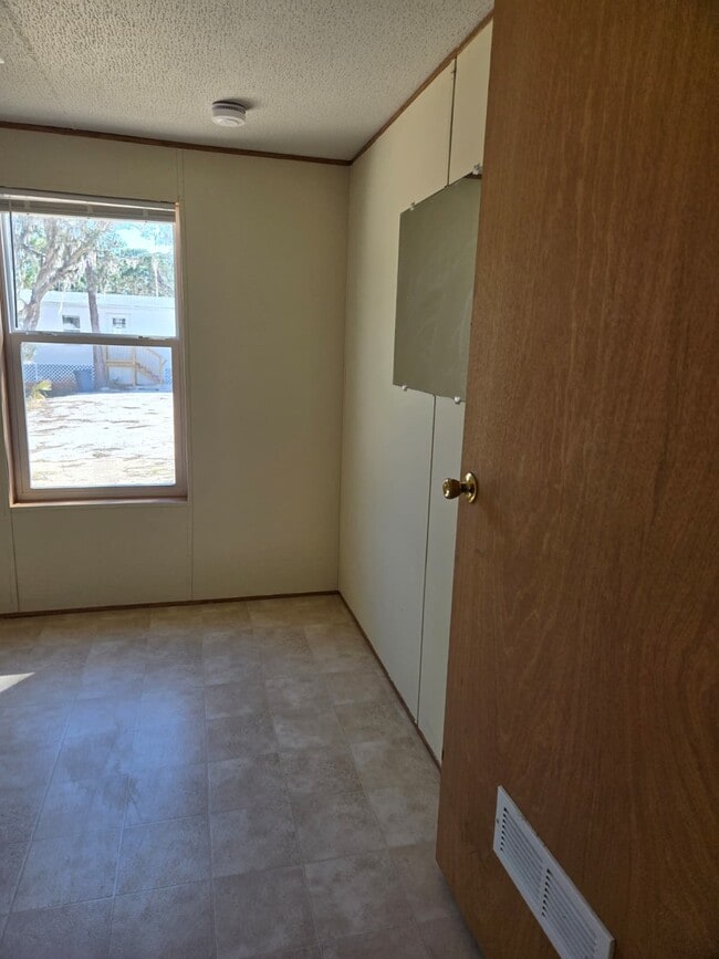 Photo - 304 E Maxanna Blvd