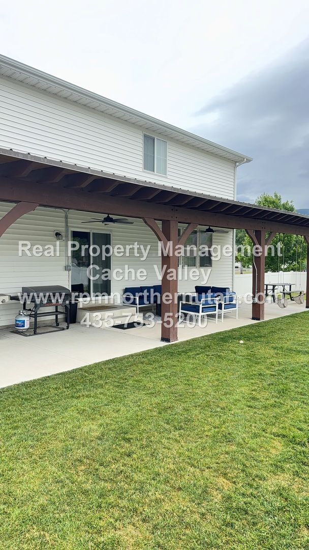 Photo - Stunning 5 bedroom home with office in Nibley!