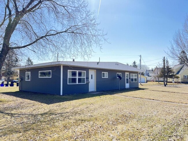 Building Photo - 1634 Hill Ave Rental