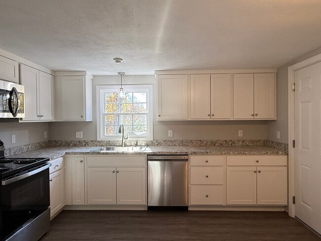 Photo - 484 Victory Hwy Unidad 3