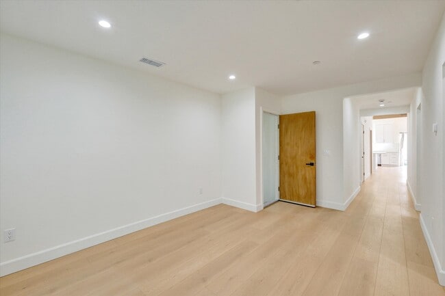 Photo - 5348 Thornburn St