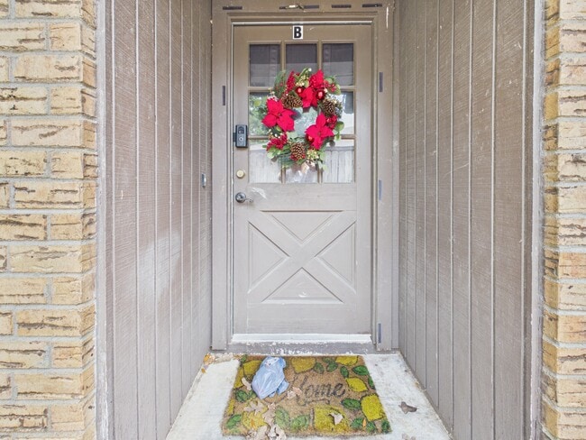 Photo - 2208 Young Pl