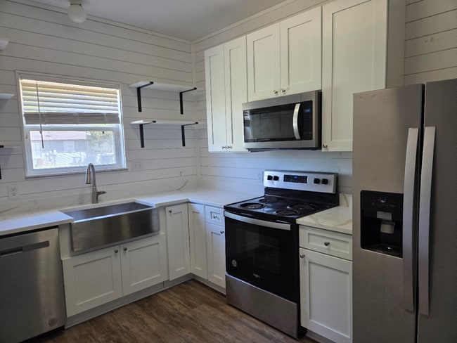 Kitchen - 601 S Cedar St