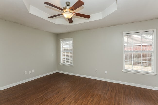 Photo - 1012 Red Oak Dr