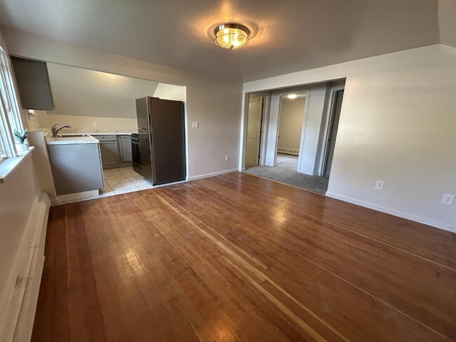 "Charming 2-Bedroom Haven in the Heart of ... - "Charming 2-Bedroom Haven in the Heart of ... Apartment Unit 1