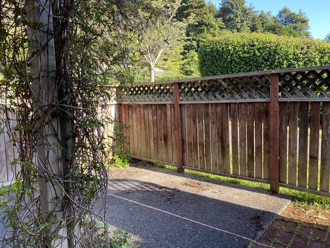 Photo - 674 Hidden Creek Rd