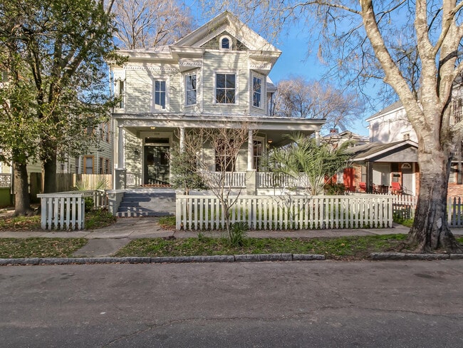 Building Photo - 208 W 35th St Rental