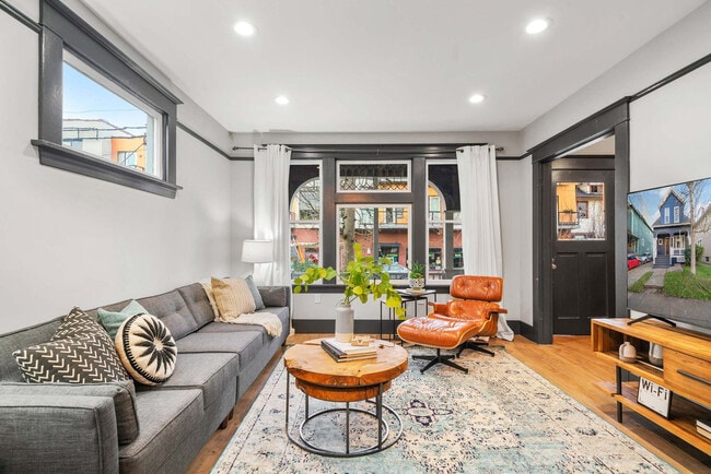 Photo - 3820 SE Belmont St Unit ID1309865P