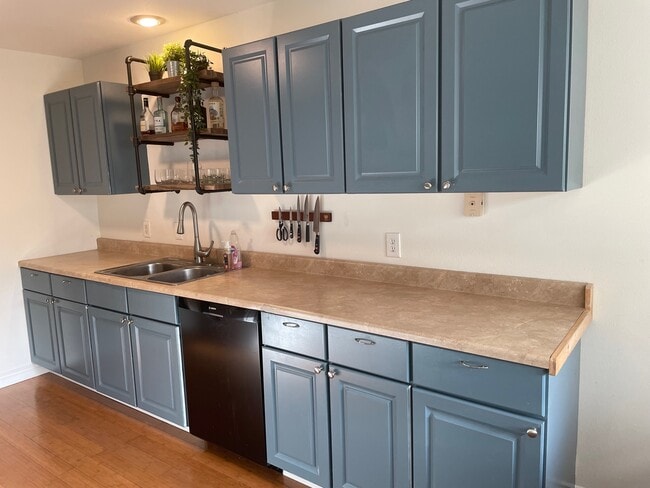 Kitchen - 7611 SE Insley St