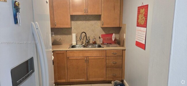 Building Photo - 1055 W 77th St Unit 411/Room Rental