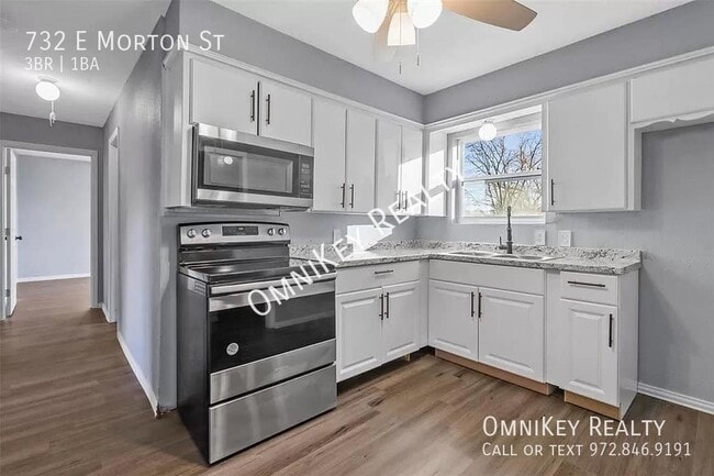 Building Photo - 732 E Morton St Rental