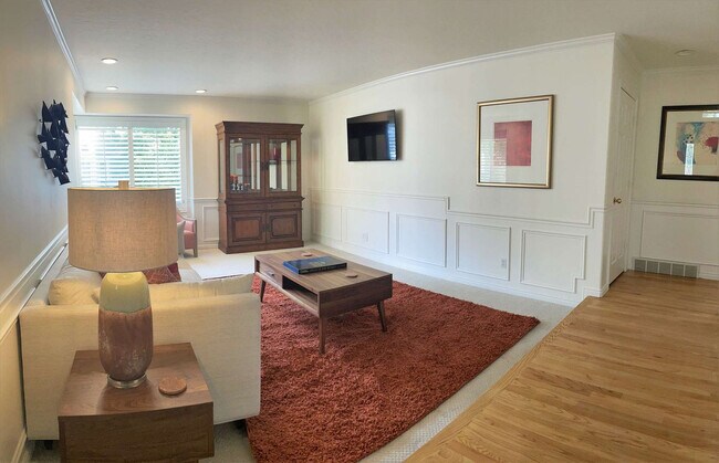 Building Photo - 2009 Sweetbriar Ln Unit ID1389250P