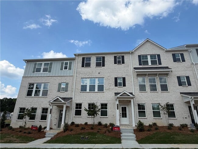 Building Photo - 2712 The Ln NE
