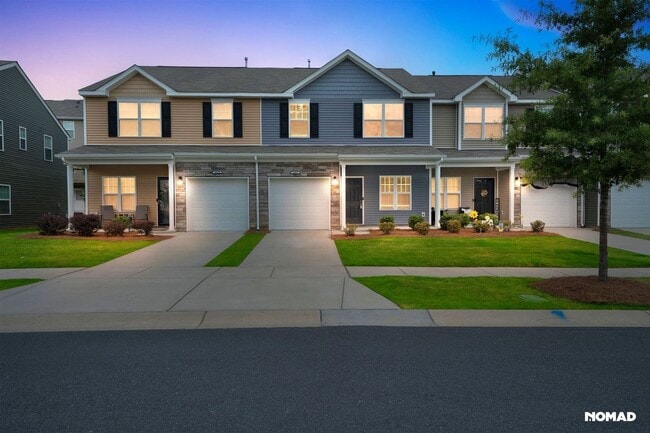 Building Photo - Spacious 3BR/2.5BA Townhome for Rent in De...