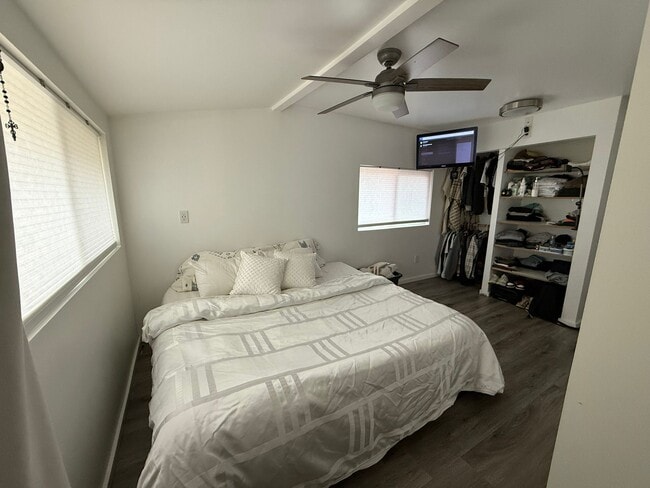 Photo - 2440 Wickstrom Pl SW