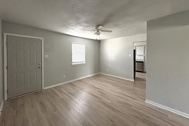 Photo - 305 Northern Dove Ln