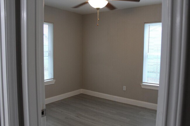 Building Photo - 5305 Southlea St