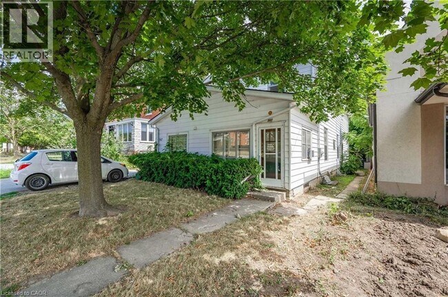 Photo - 567 Woolwich St